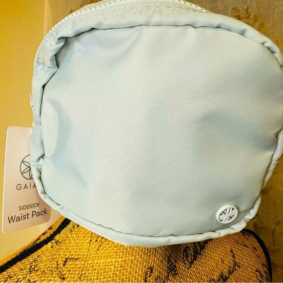 GAIAM Sidekick Waist pack NWT in light gray - Picture 1 of 8